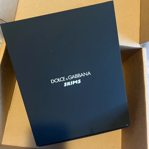 SKIMS D&G Dolce&Gabbana Onyx Black Bodysuit
Size L NWT!! - Picture 6 of 11